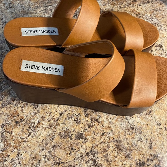 Very confortable straight heel. worn only once no visible sign By Steven Maden - Picture 4 of 5